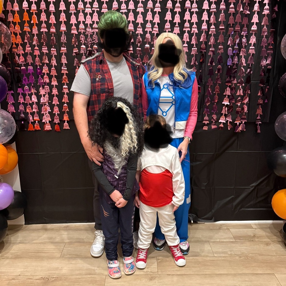 Addison and Zed Zombies 4 Costumes